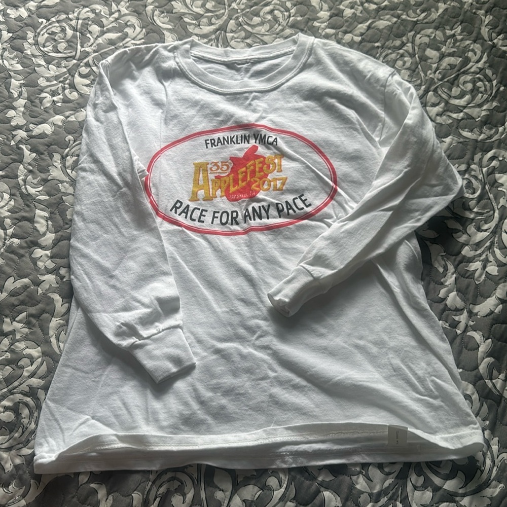 Youth Boys white long sleeve top no tags size youth large